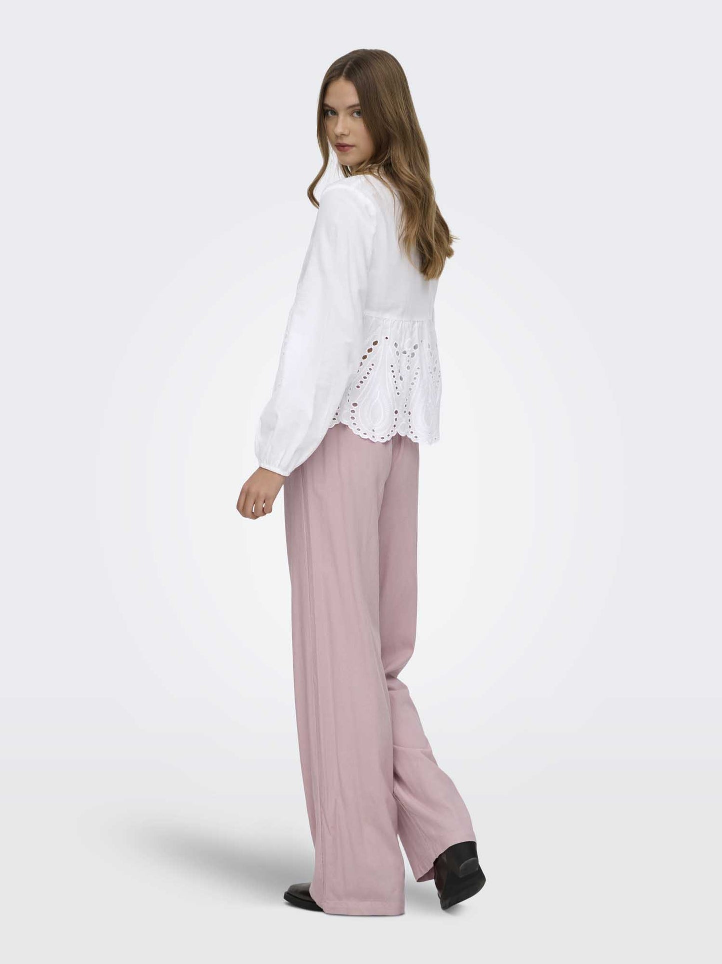 Only Dewina, camicia bianca da donna per primavera-estate