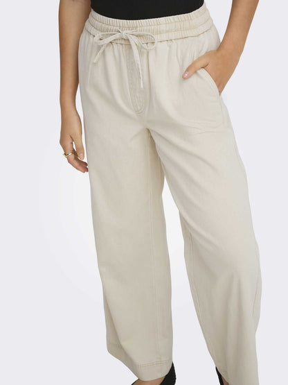 Pantaloni donna Only Maisa in panna dall'eleganza raffinata