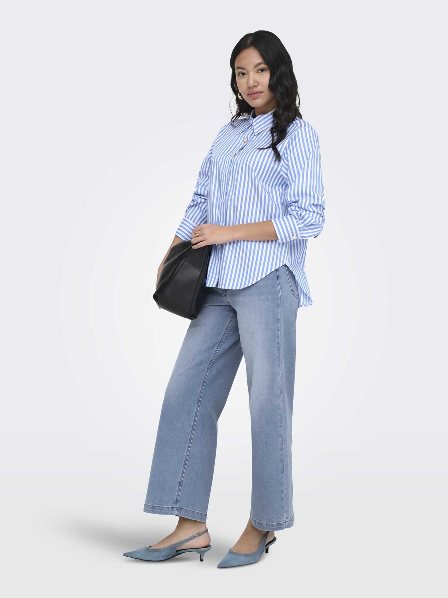 Only Lyra Oregon, camicia casual da donna azzurra in poliestere riciclato