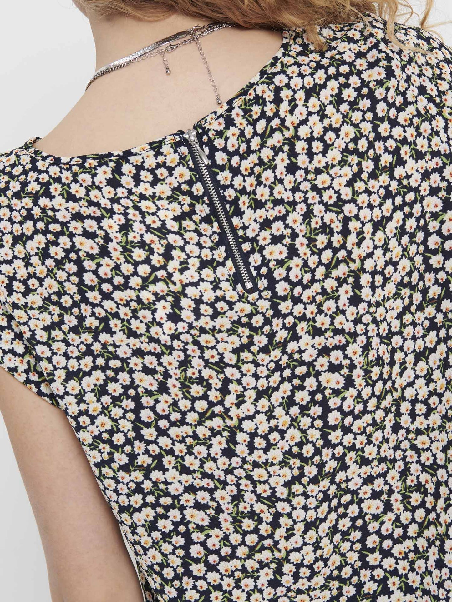 Top Only Onlvic donna beige con zip elegante sul retro