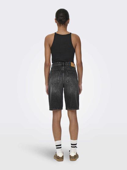 Shorts donna Only neri dal taglio moderno