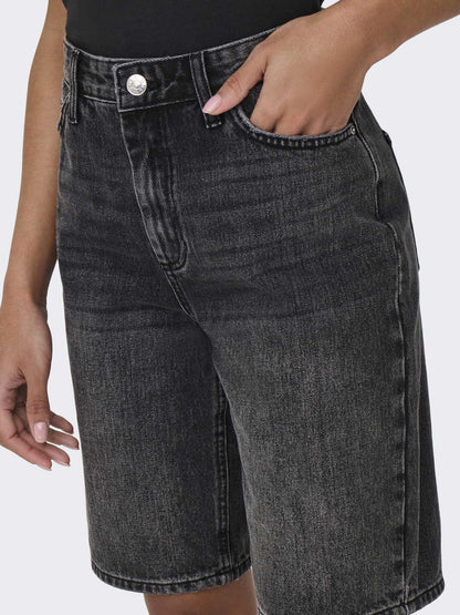 Shorts donna Only neri dal taglio moderno