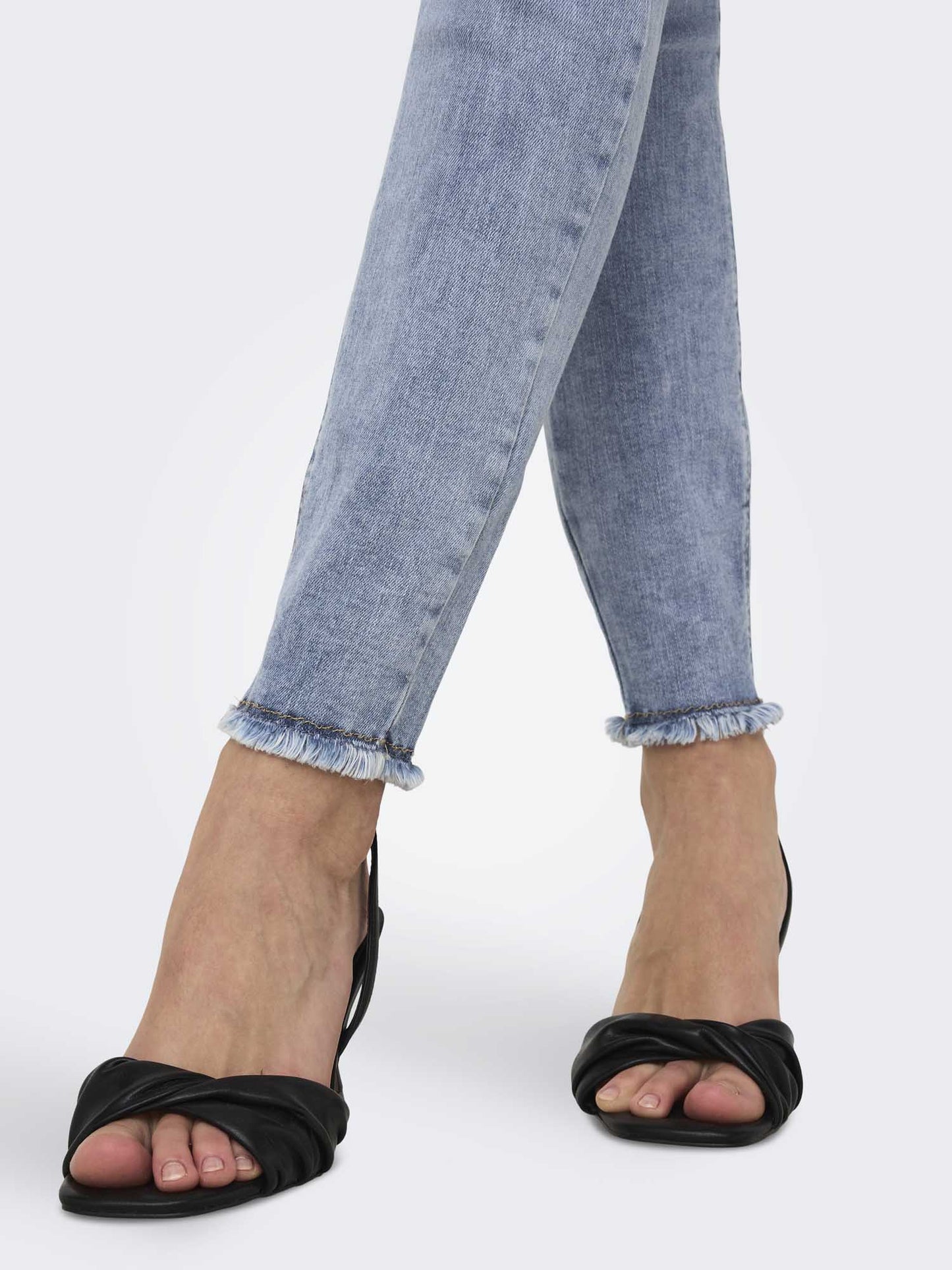 Jeans donna Only dal taglio moderno in denim medio