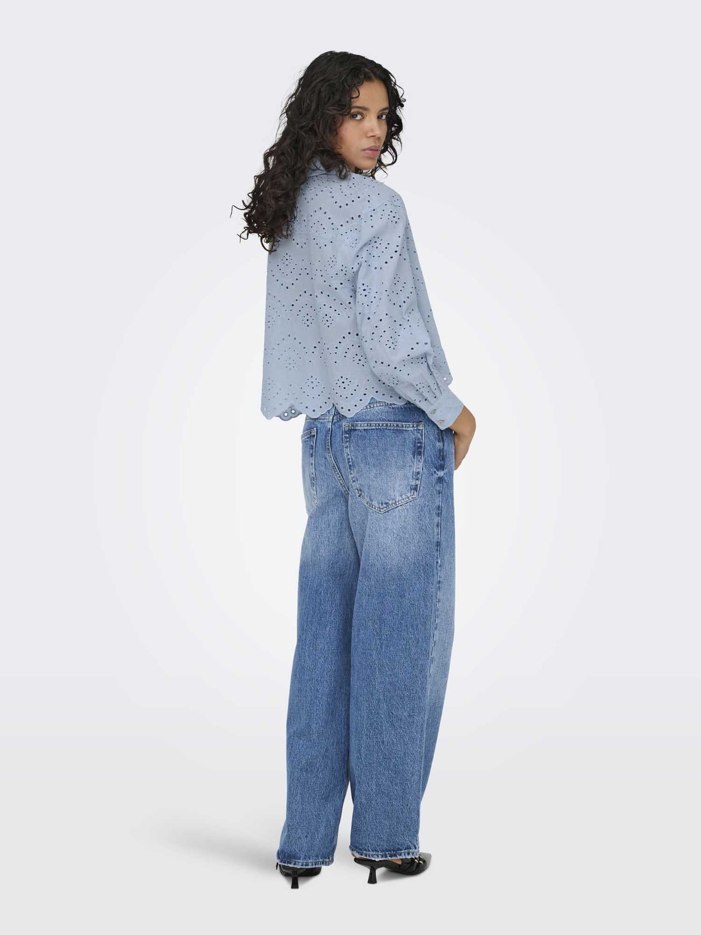 Camicia casual da donna Only in tessuto azzurro tono cashmere