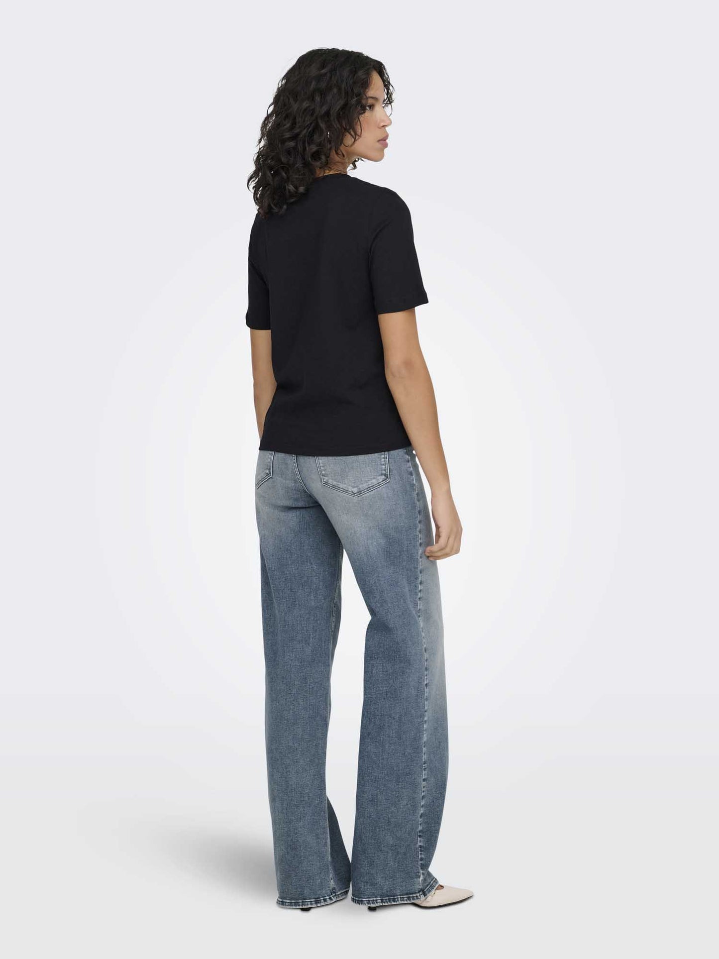 T-shirt nera da donna Only ONLONLY con maniche corte in cotone