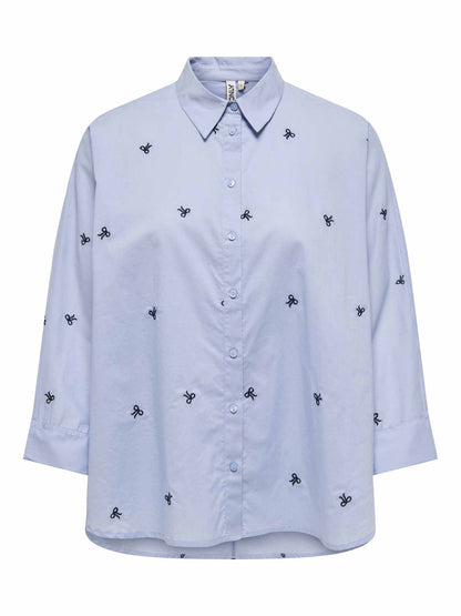 Camicia Brunn in cotone azzurra da donna con ricami delicati