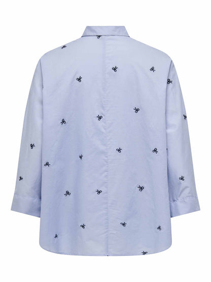 Camicia Brunn in cotone azzurra da donna con ricami delicati