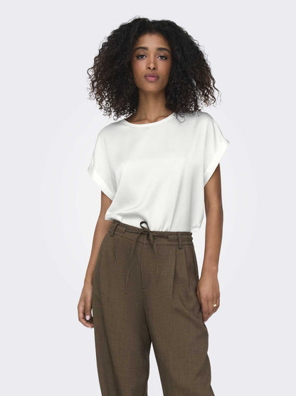 T-shirt Only Onllieke in satin bianca da donna