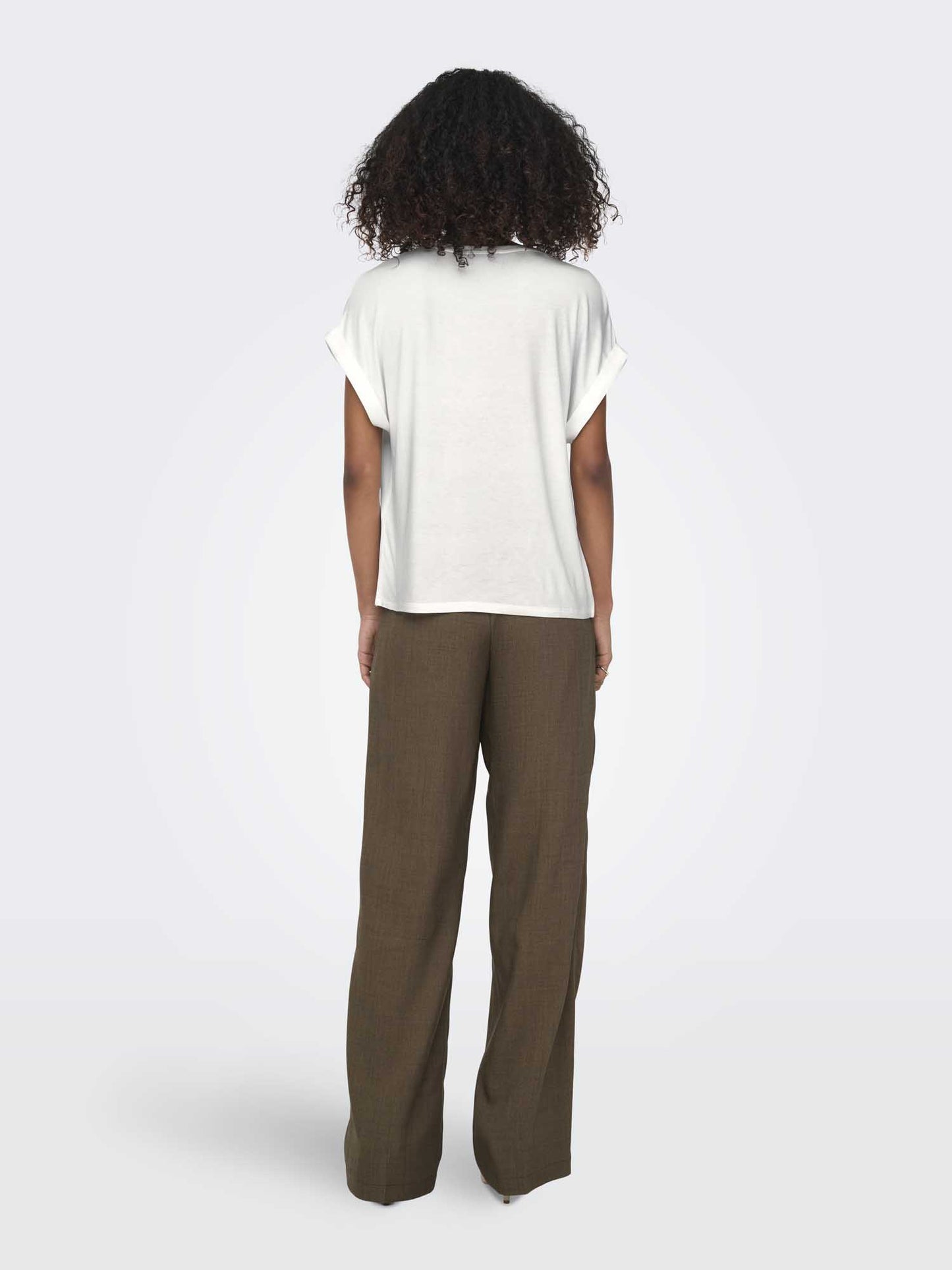 T-shirt Only Onllieke in satin bianca da donna