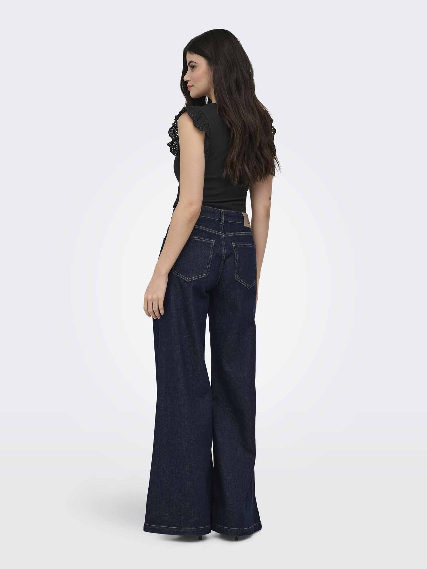 Only Mathilda, canotta nera da donna versatile e casual