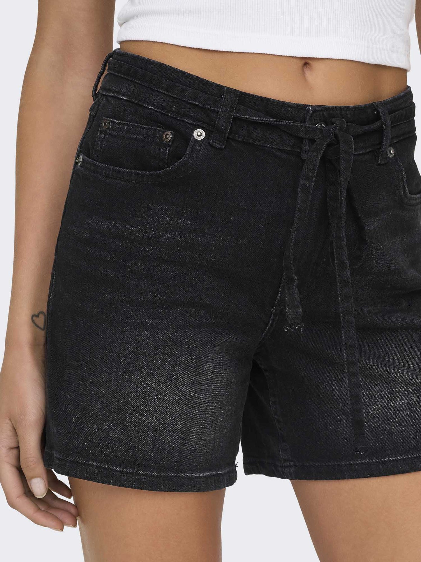 Shorts donna Only Gianna in denim nero a vita media
