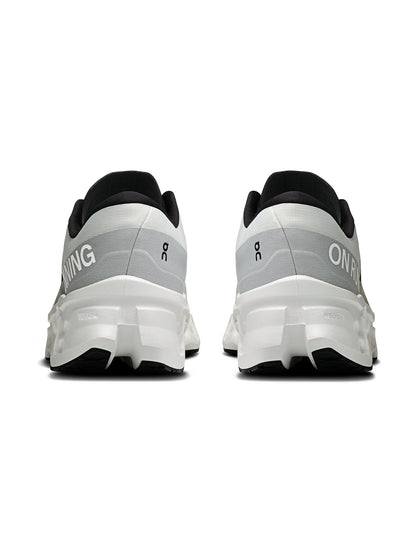 On Cloudmonster 3, scarpa running uomo bianca per performance e comfort