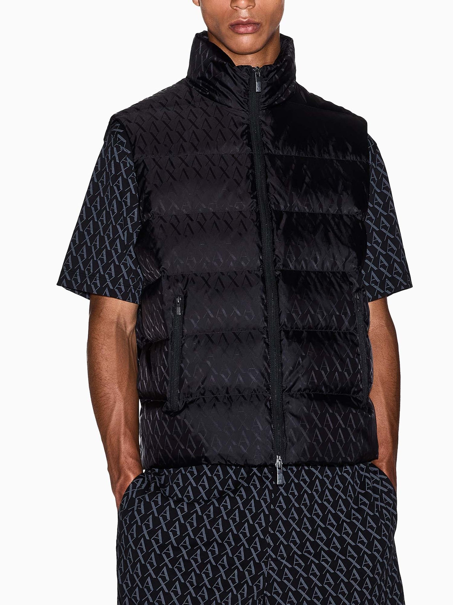 Armani Exchange Padded Jacquard Logo Sleeveless Shirt, gilet da uomo nero