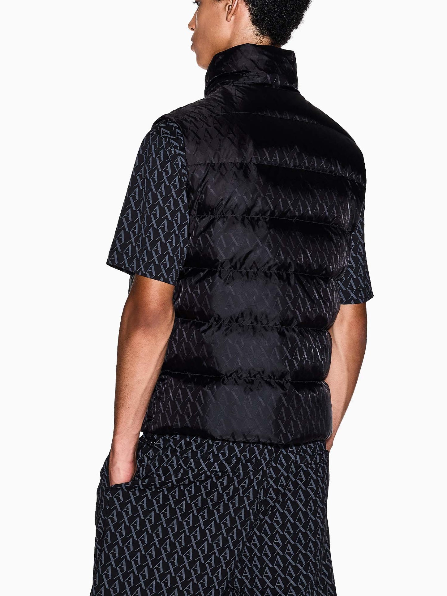 Armani Exchange Padded Jacquard Logo Sleeveless Shirt, gilet da uomo nero