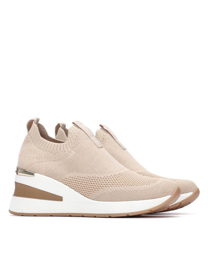 Slip on da donna XTI beige con zeppa e design moderno