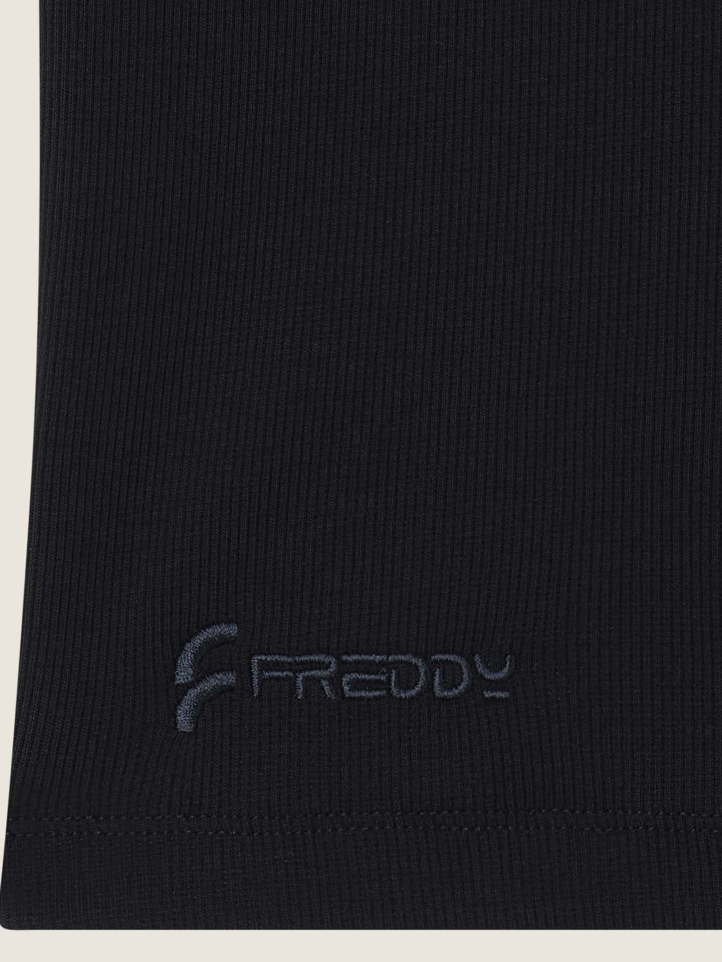 T-SHIRT CROP CON APERTURA SULLA SCHIENA FREDDY DA RAGAZZA NERO