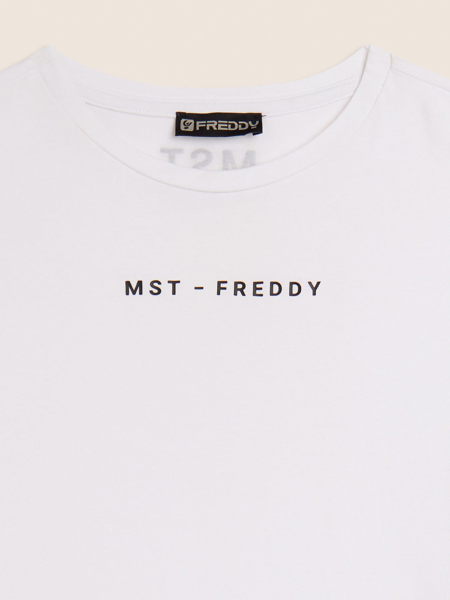 T-shirt donna Freddy Master bianca dal design moderno e casual