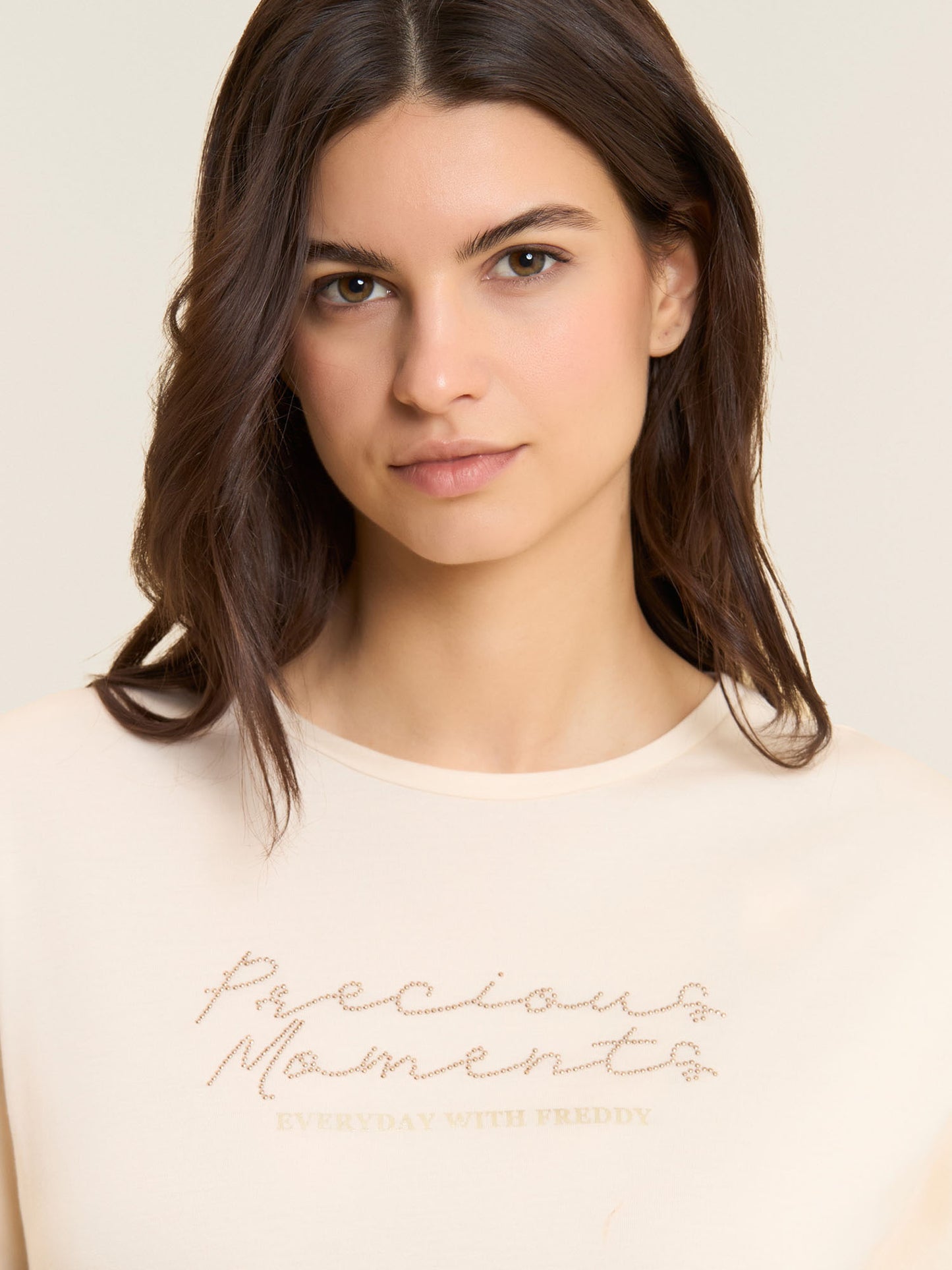 Freddy Slounge, t-shirt maniche corte donna beige elegante e comfort