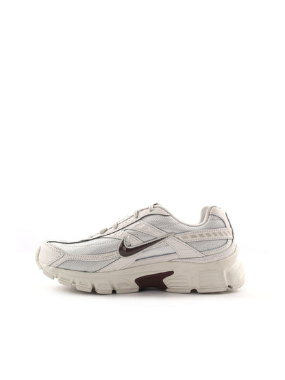 Sneakers Nike Initiator da donna in argento, stile sportivo e moderno