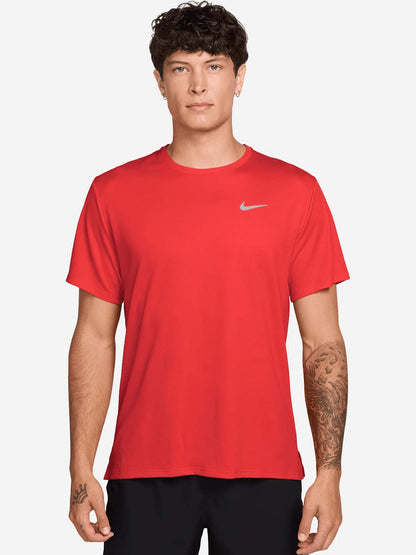 Nike Miler Dri-FIT UV, t-shirt running da uomo rossa