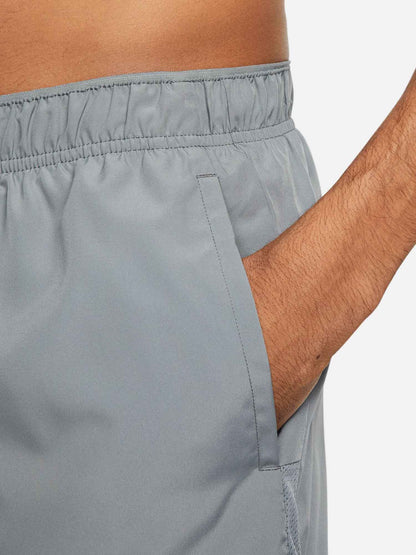 Nike Challenger, shorts running da uomo grigi leggeri e confortevoli