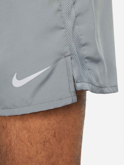 Nike Challenger, shorts running da uomo grigi leggeri e confortevoli