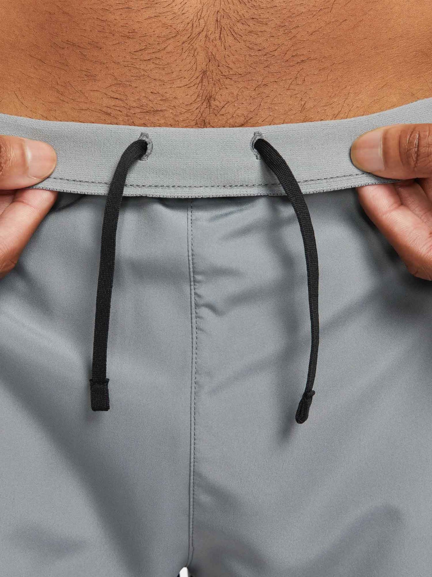 Nike Challenger, shorts running da uomo grigi leggeri e confortevoli