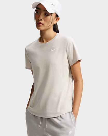 Nike Sportswear Club Essentials, t-shirt maniche corte da donna crema