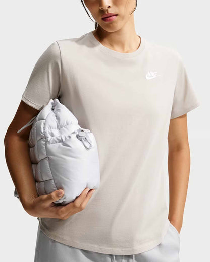 Nike Sportswear Club Essentials, t-shirt maniche corte da donna crema