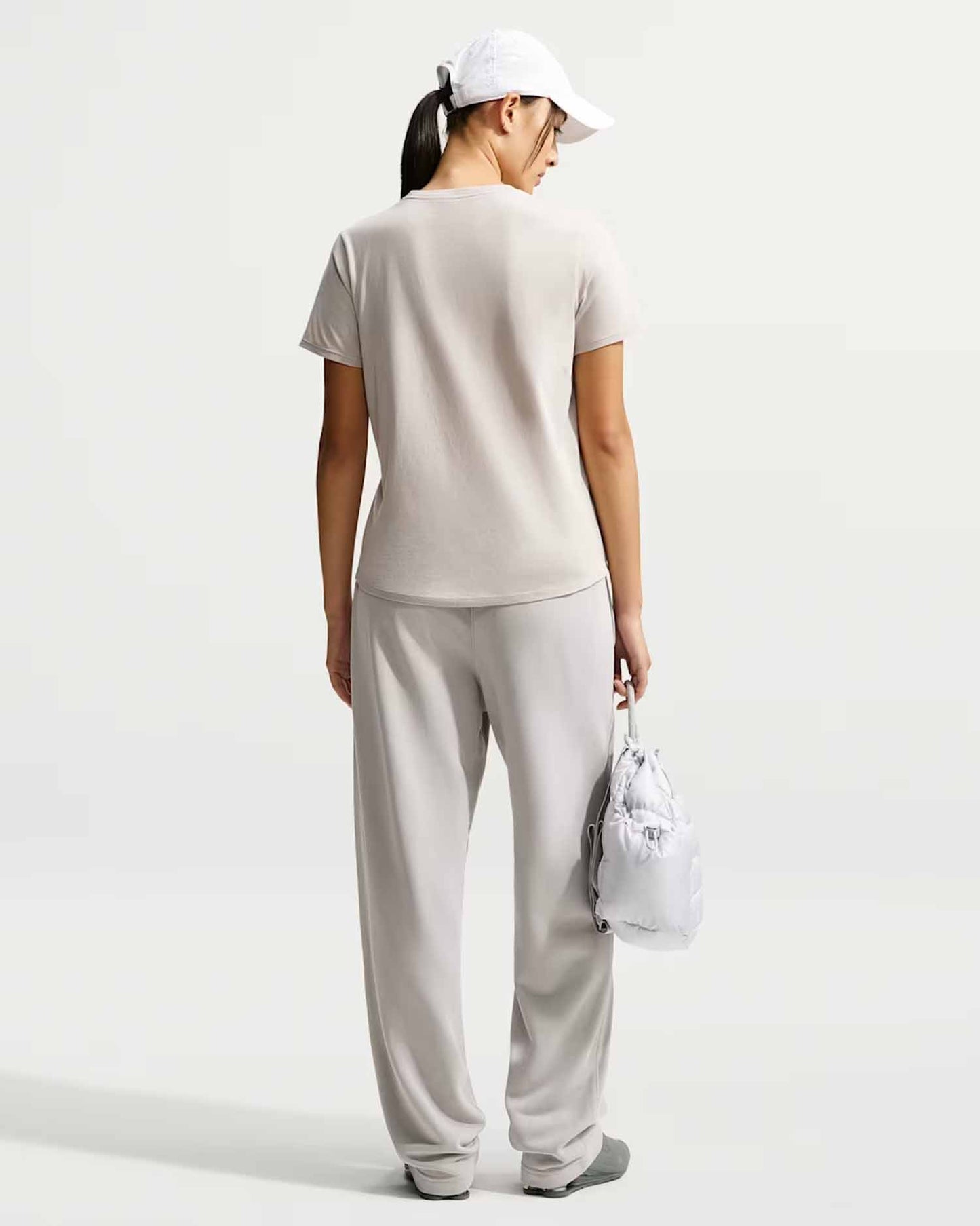 Nike Sportswear Club Essentials, t-shirt maniche corte da donna crema