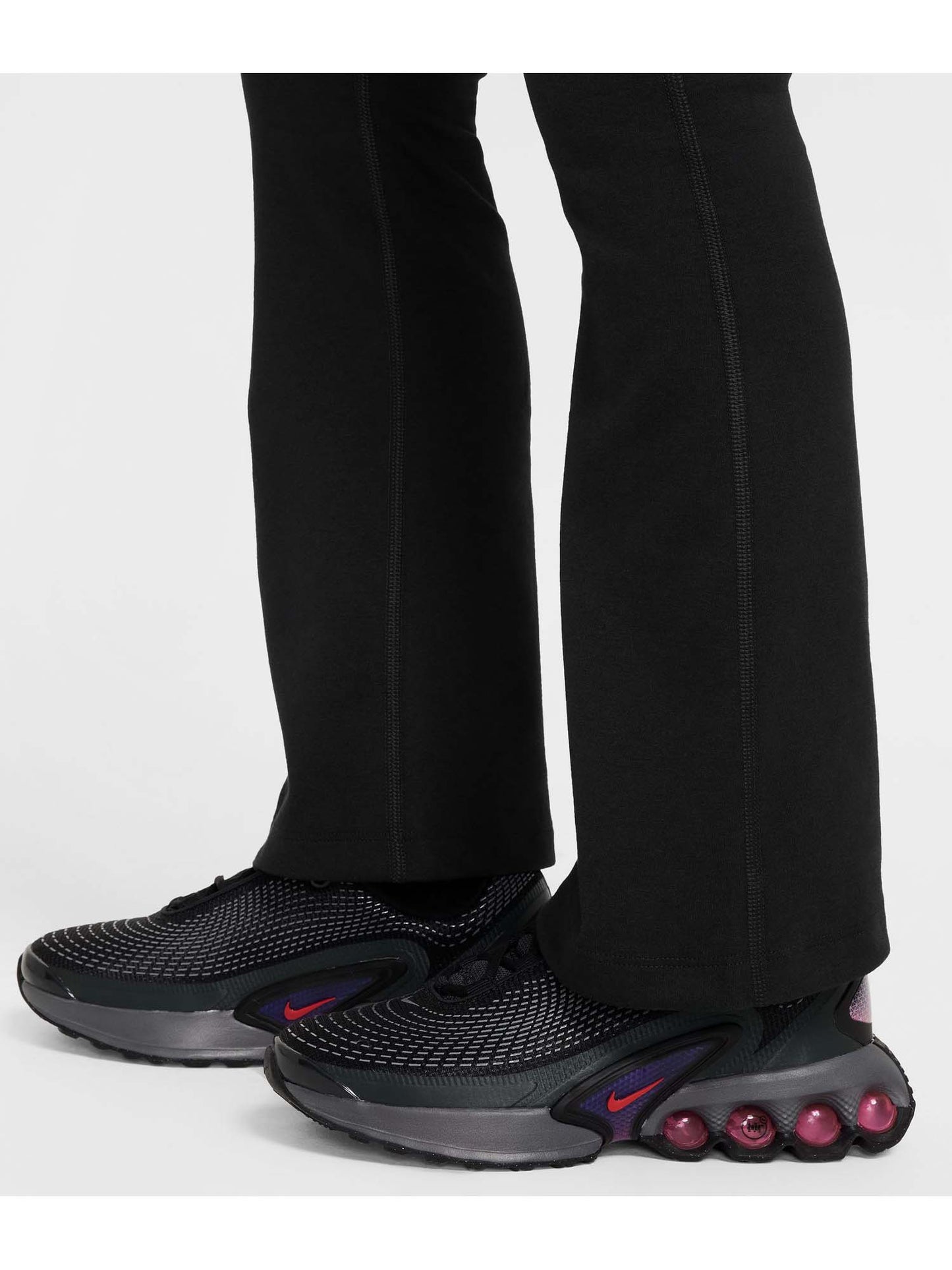 Leggings Nike a vita alta e gamba svasata per bambina in nero