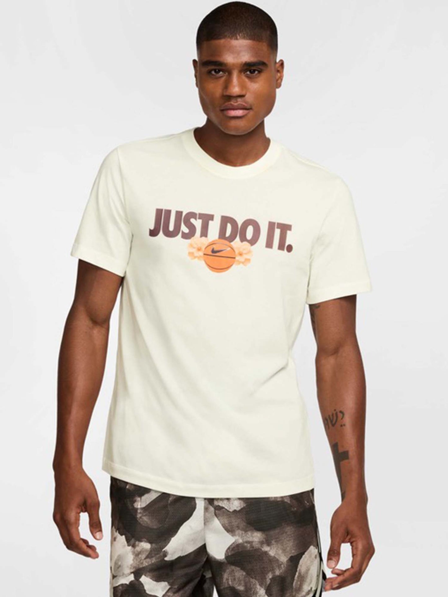 T-SHIRT CON MAXI LOGO NIKE DA UOMO PANNA