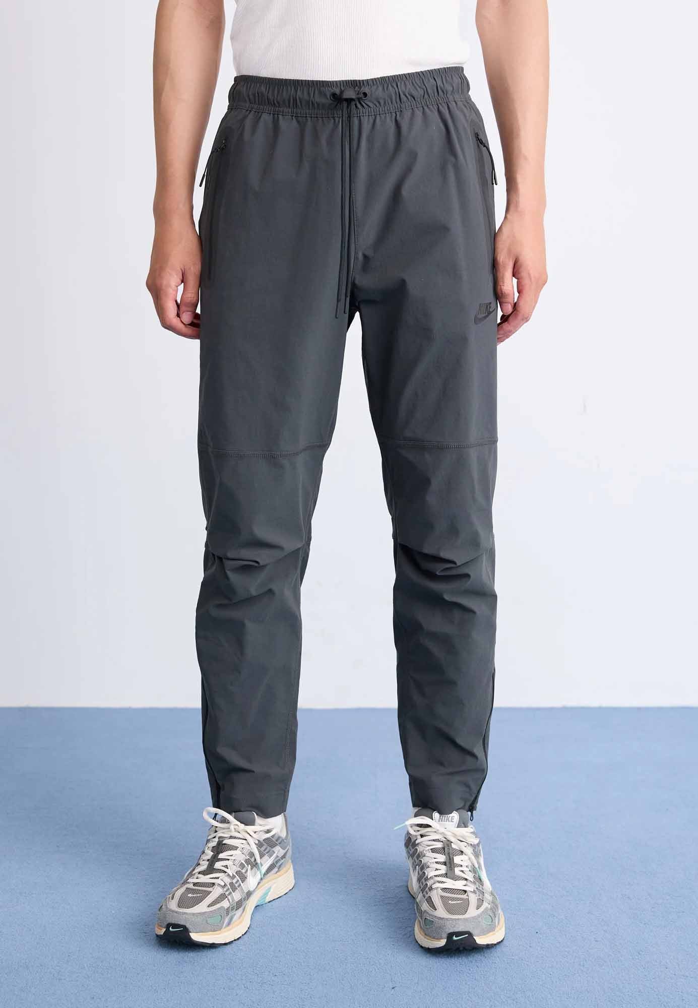 Nike Tech Wove, pantalone da uomo grigio