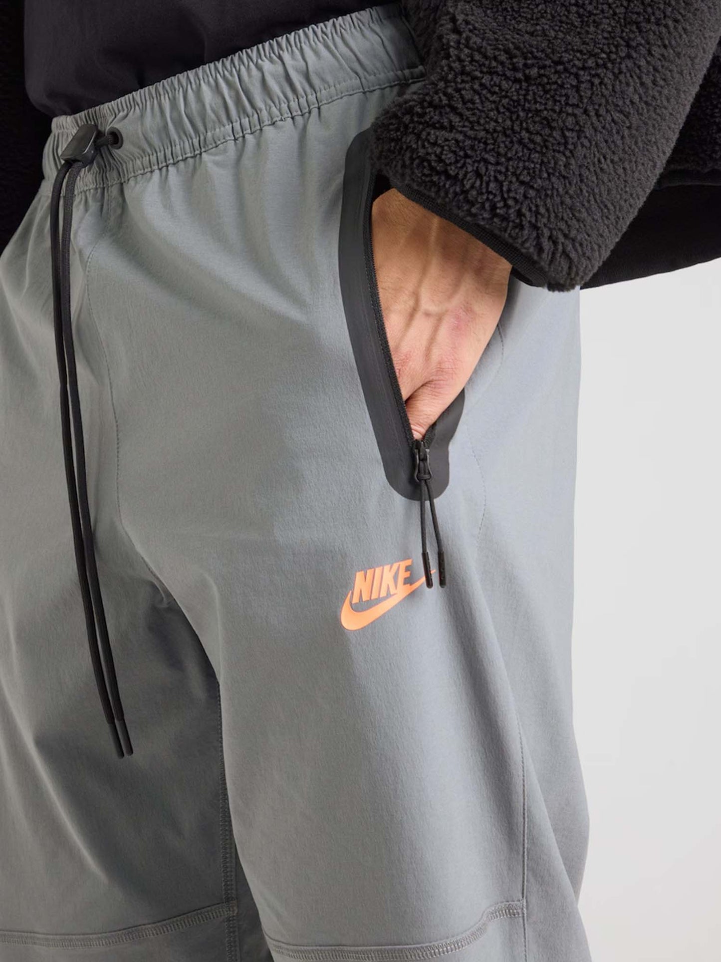 Nike Panta Tech Wove, pantalone da uomo grigio