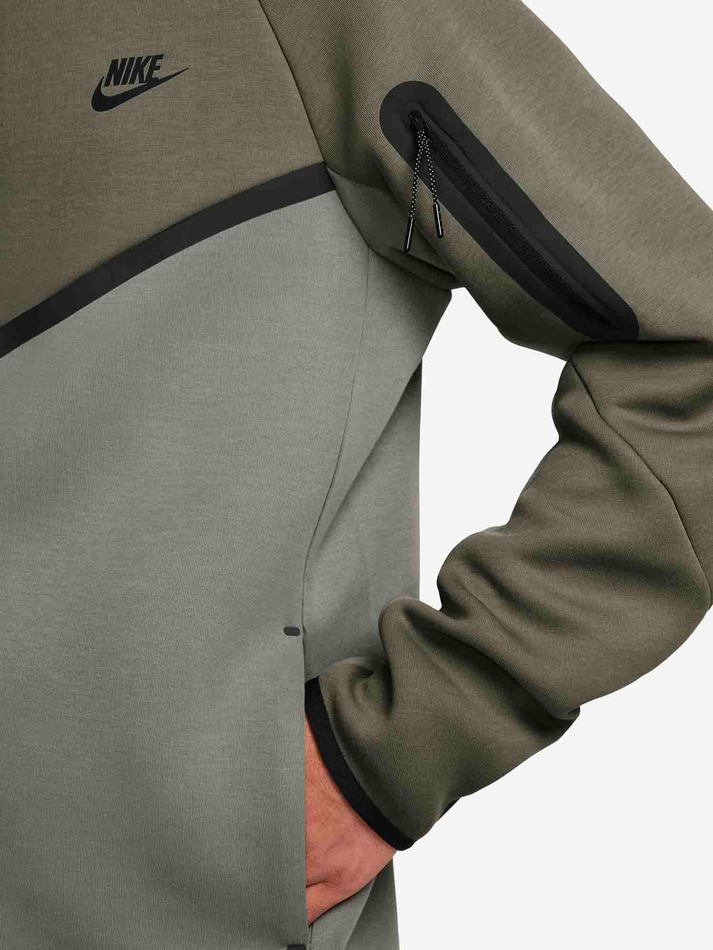 FELPA TECH CON CAPPUCCIO NIKE UOMO OLIVA