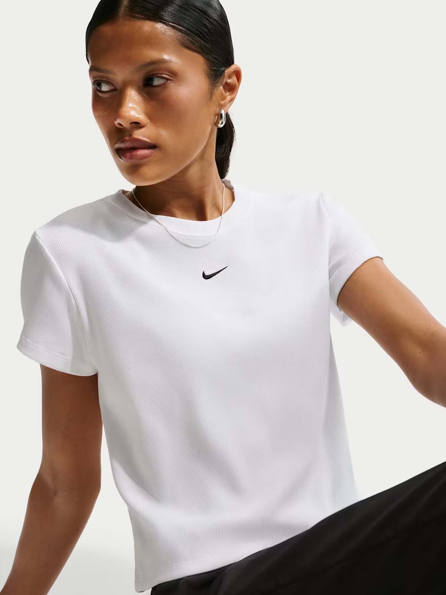 T-shirt a costine Nike Sportswear da donna bianca in cotone