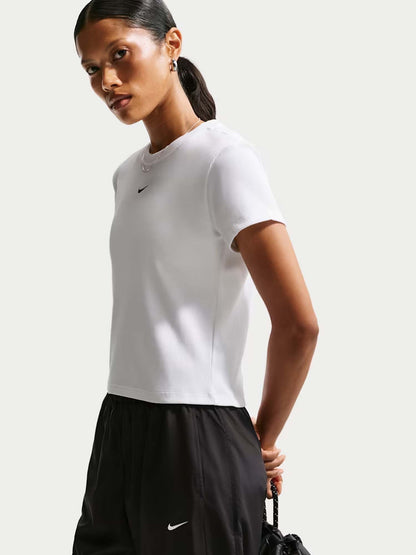 T-shirt a costine Nike Sportswear da donna bianca in cotone