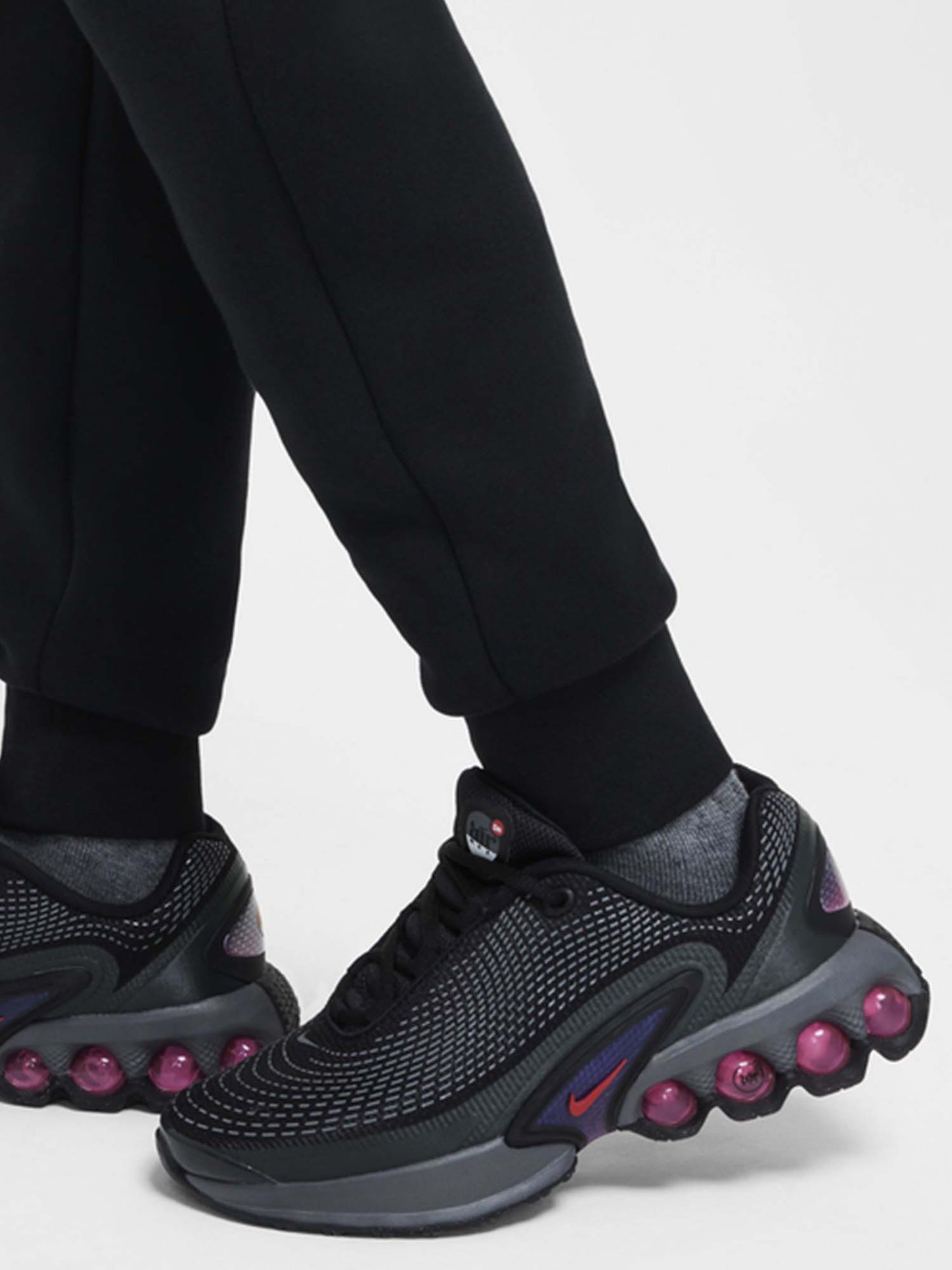 PANTALONE TECH FLEECE NIKE DA BAMBINA NERO