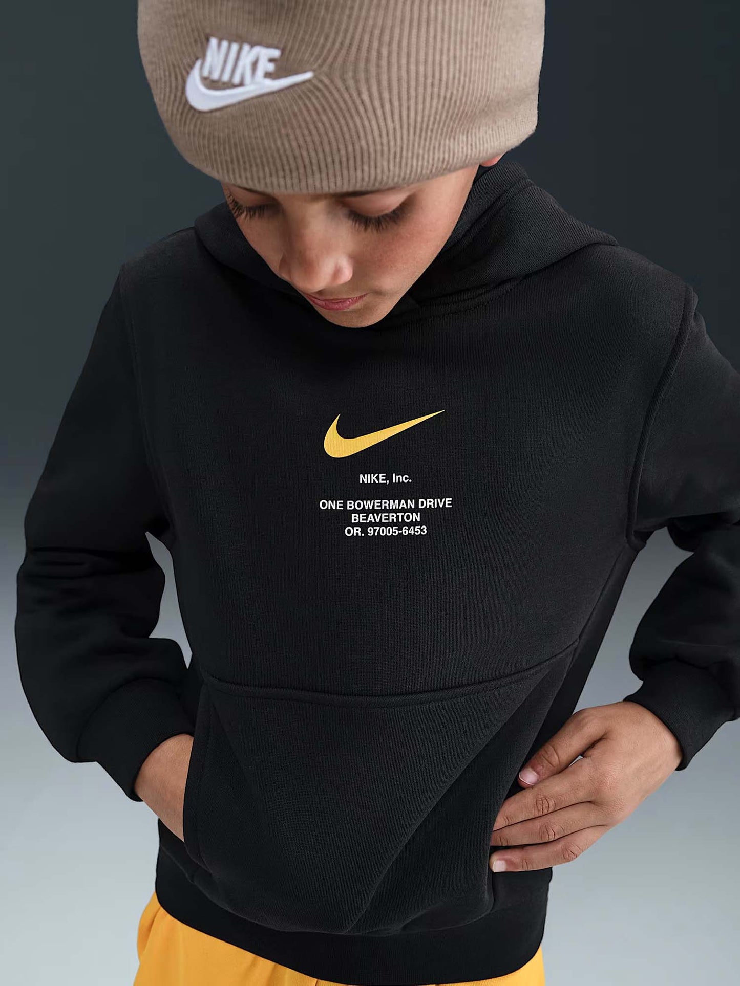 FELPA CON CAPPUCCIO NIKE DA BAMBINO NERO