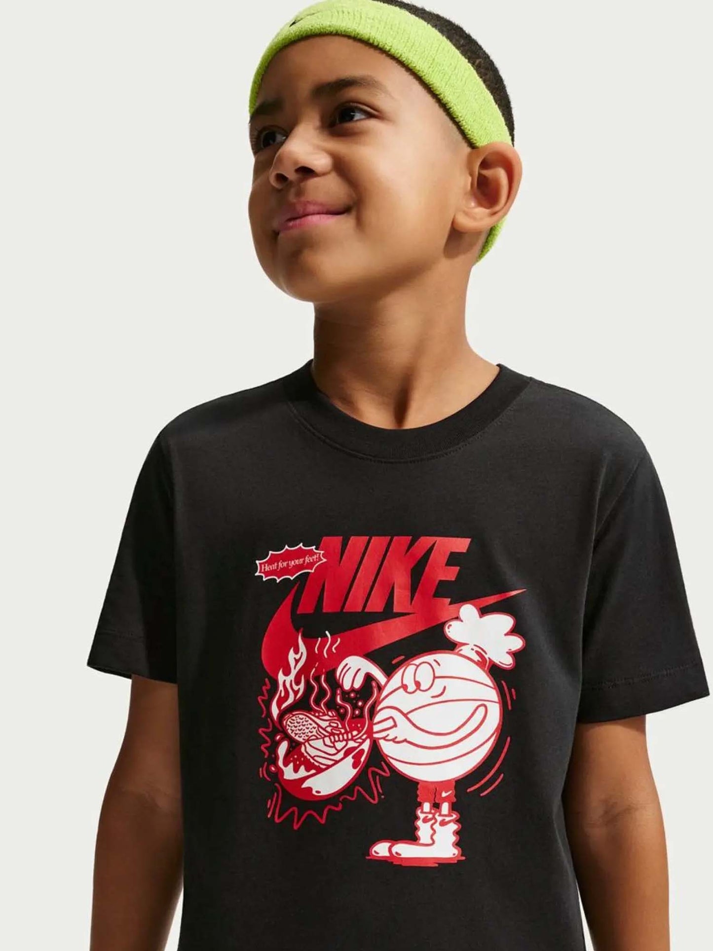 T-shirt Nike da bambino unisex nera in cotone confortevole e versatile