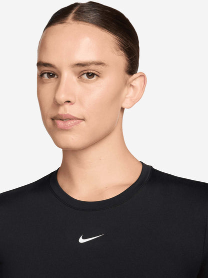 NikeOne, t-shirt sportiva da donna nera con comfort tecnico