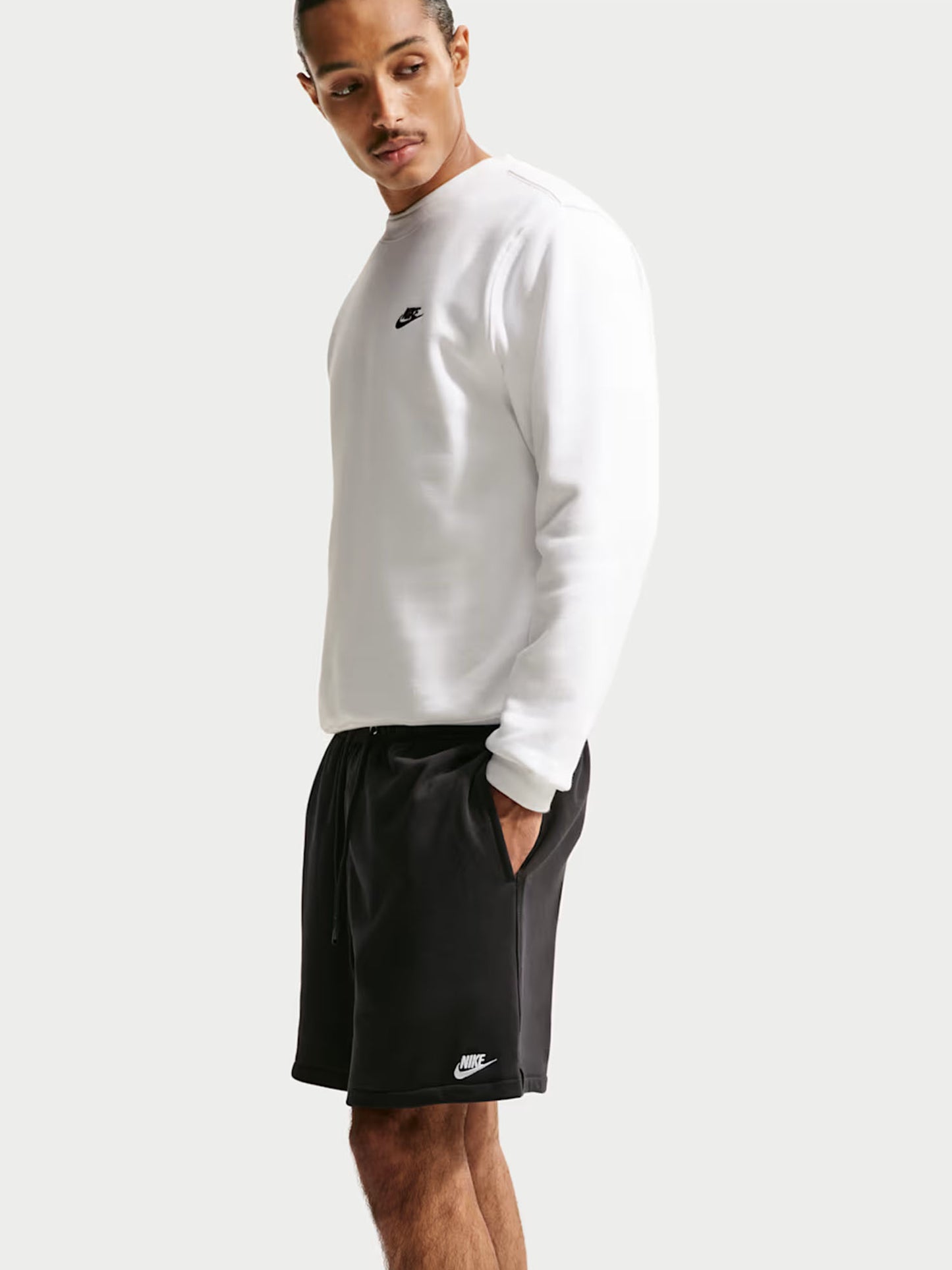 Shorts Nike Essential neri da uomo