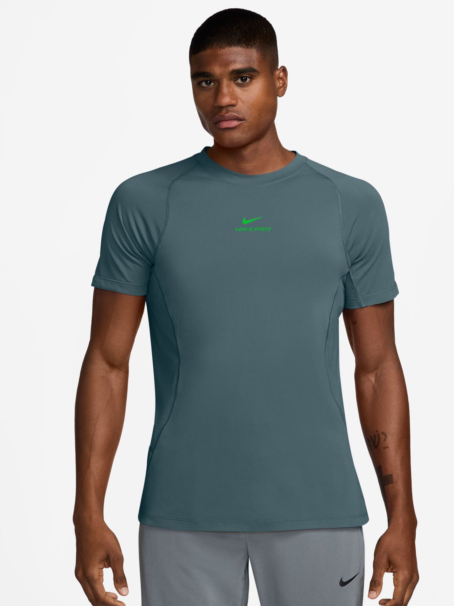 Nike Pro Training, t-shirt tecnica maniche corte da uomo grigia