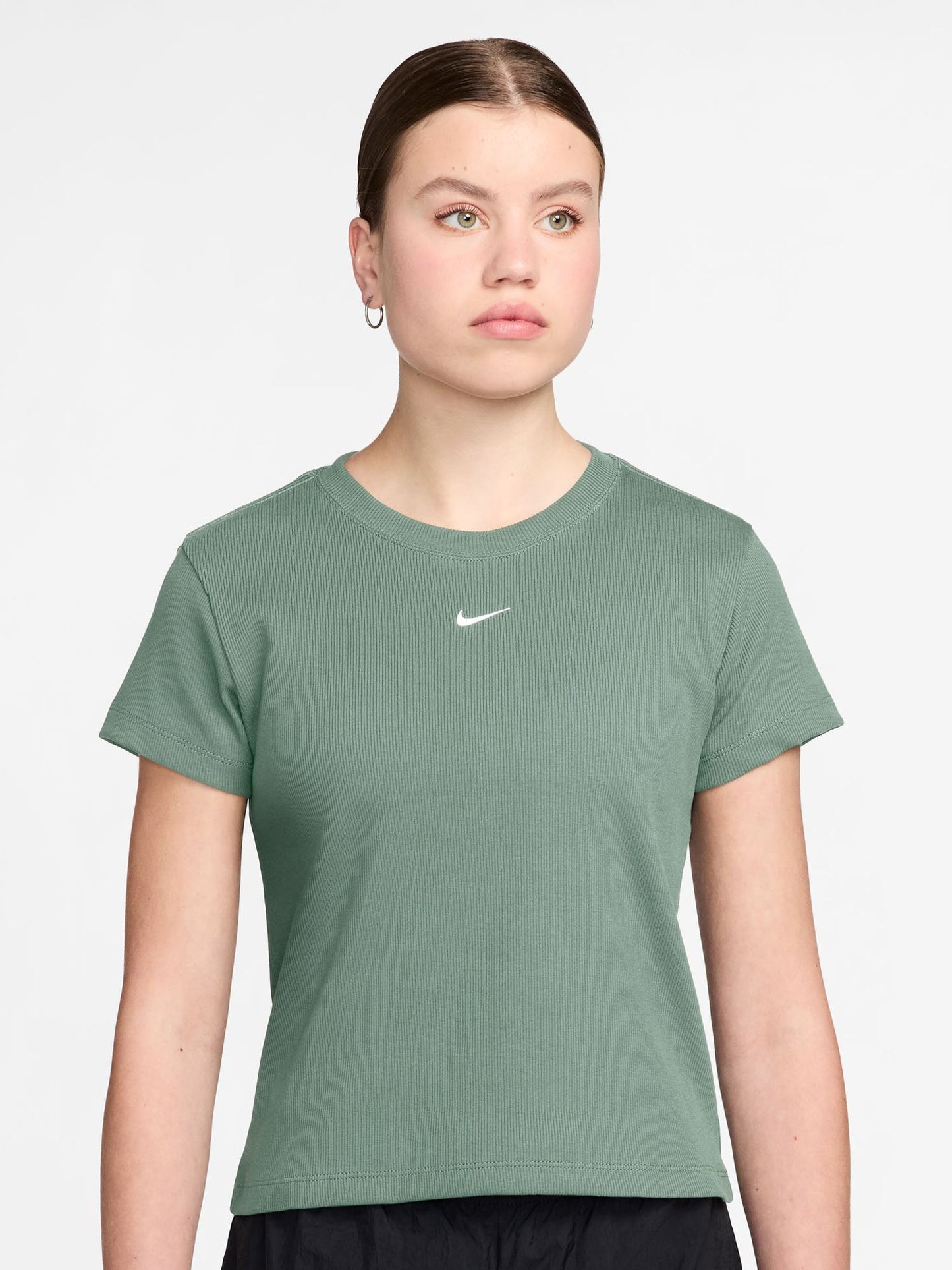 T-shirt Nike Sportswear da donna verde a maniche corte