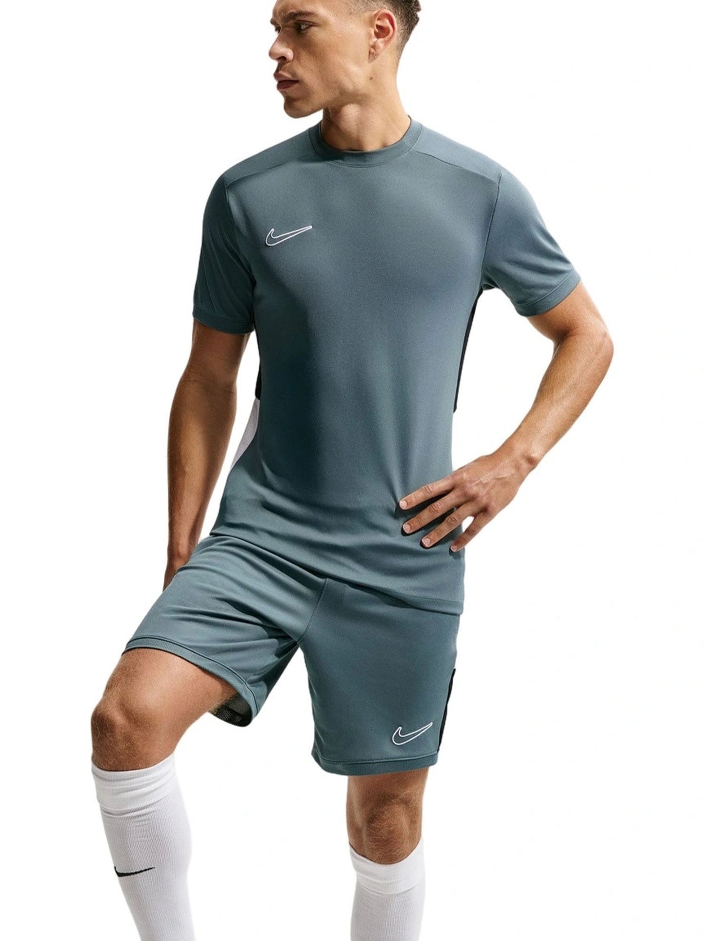 Nike Academy Shorts unisex bambino in grigio per allenamento sportivo