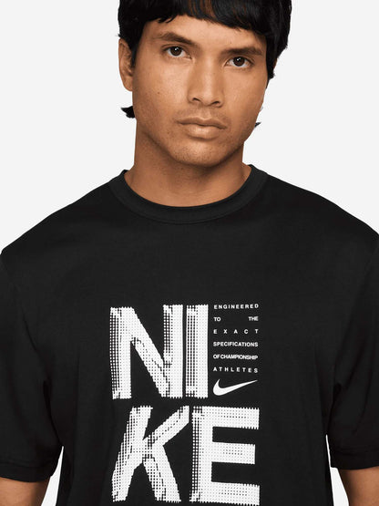 Nike Hyverse Dri-FIT, t-shirt training uomo in nero