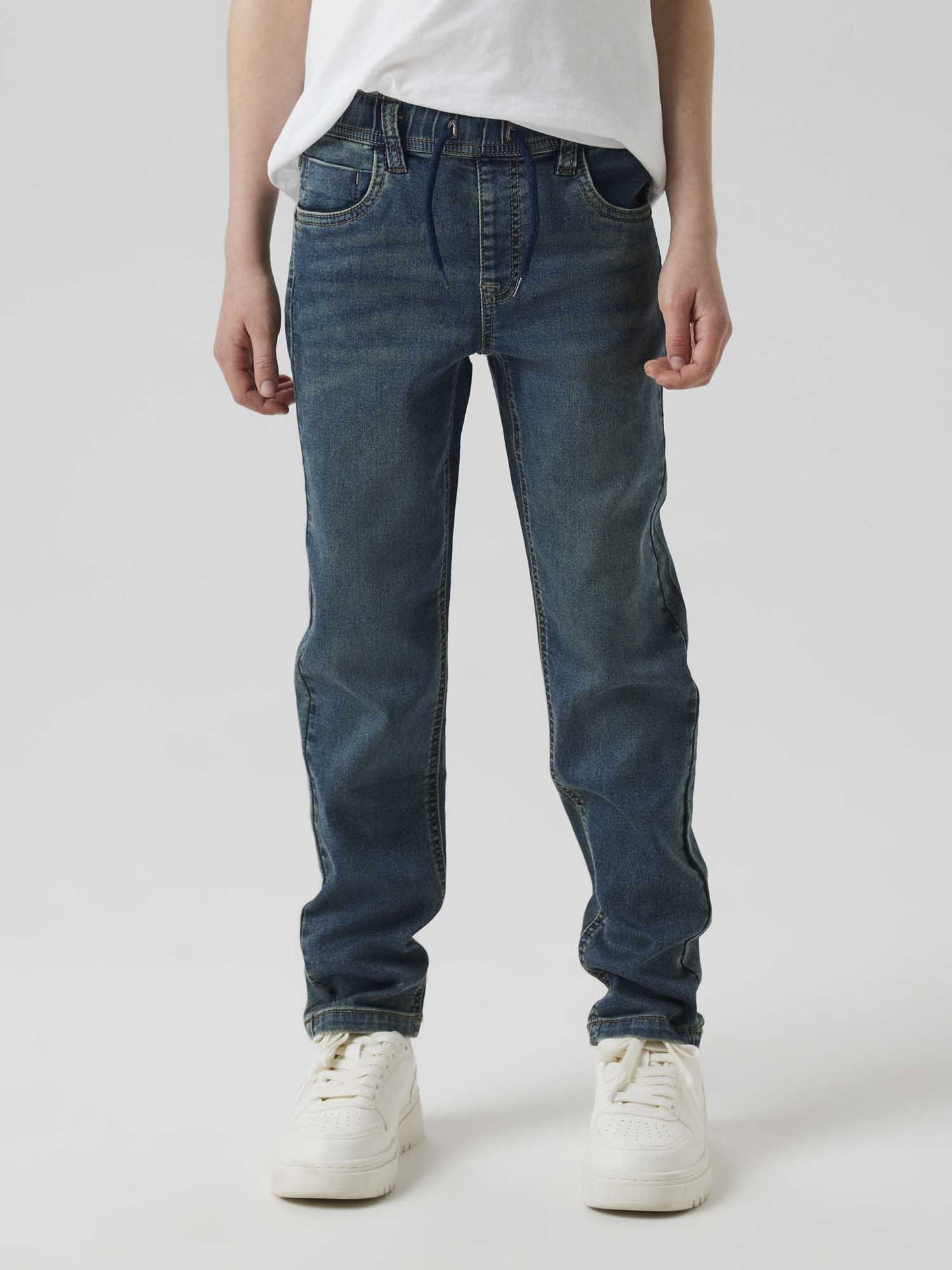 Jeans slim fit Name It in denim scuro per bambino unisex