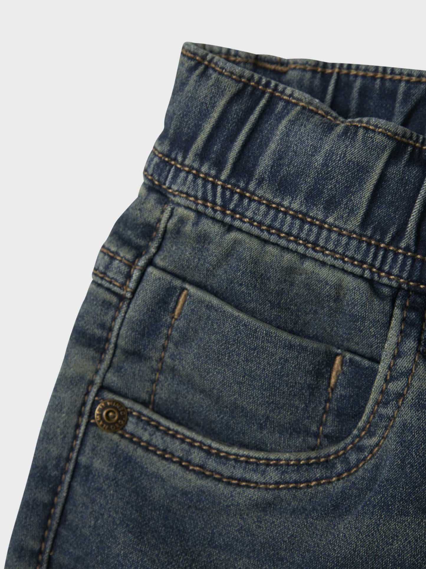 Jeans slim fit Name It in denim scuro per bambino unisex