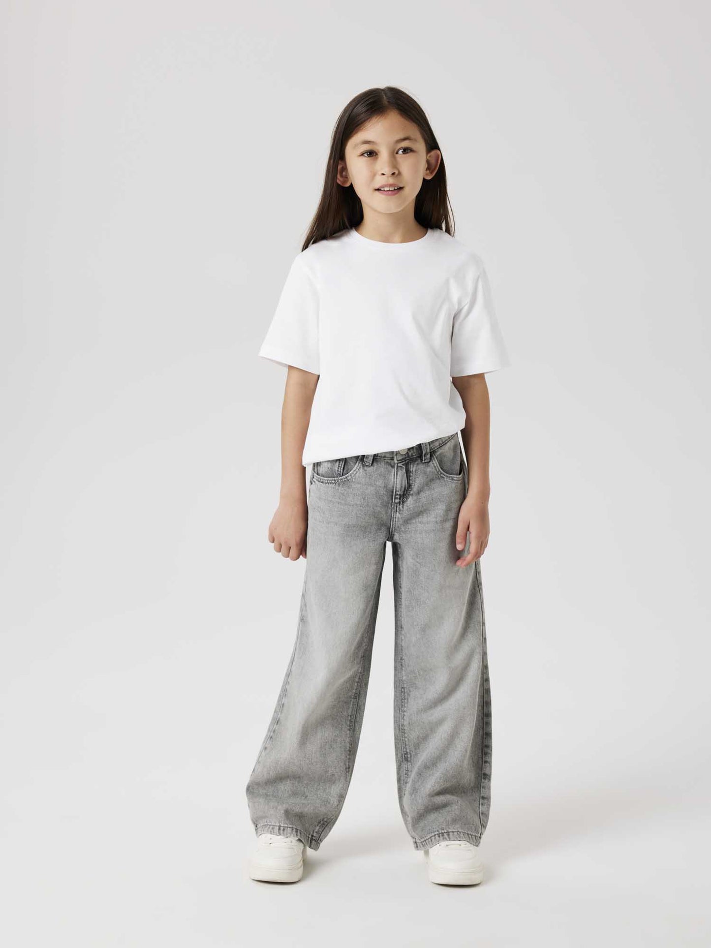 Jeans wide leg grigi per bambino e bambina di Name It, comodi e alla moda