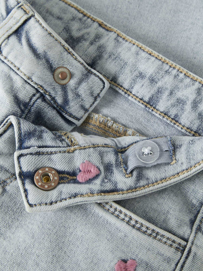 Jeans Name It NmfRose azzurri con ricami a cuori per bimbi unisex